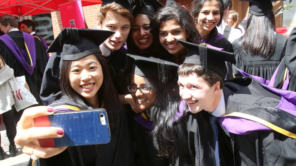 Graduation_9833_1024x576_16-9_sRGBe