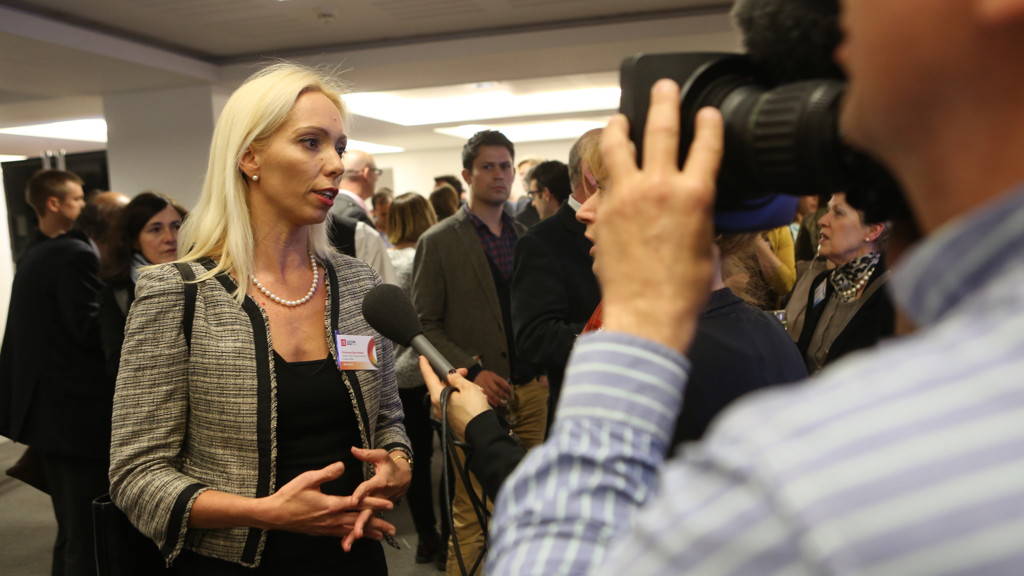 Sara_B_Hobolt_6841_1024x576_16-9_sRGBe