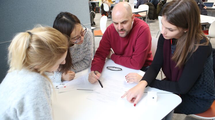 Careers-Advisor-with-students-LSE_LIFE_6166