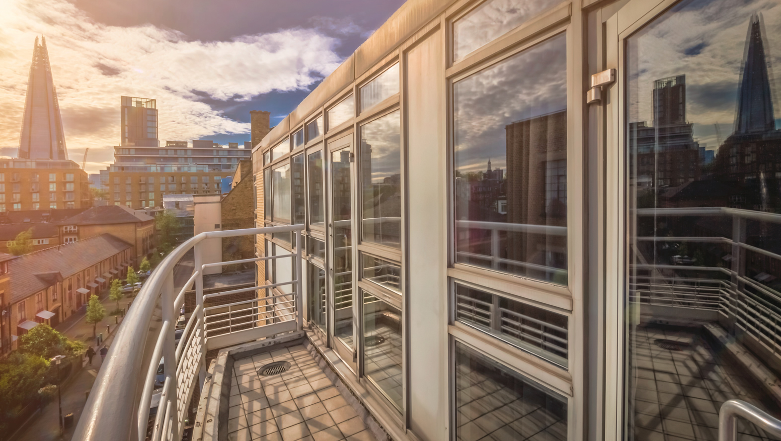 Butler's Wharf Residence balcony