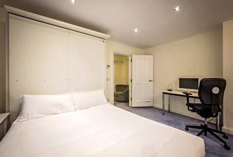 476x320_5lif_dbl_bed_studio_bedroom1